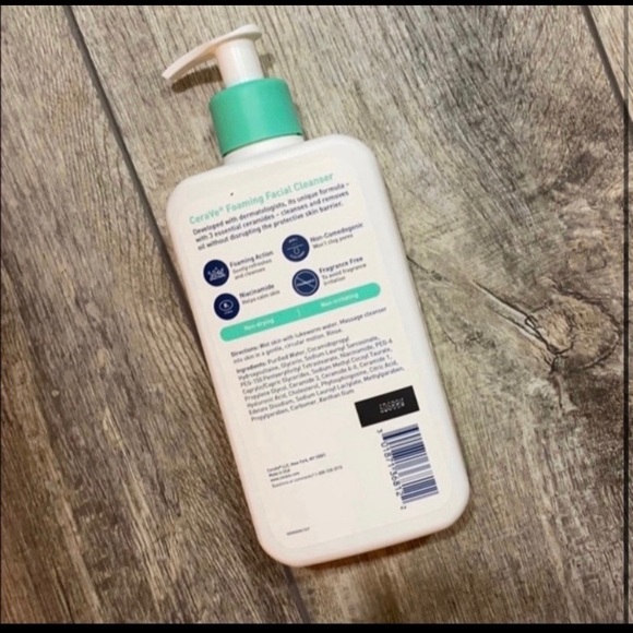CeraVe Foaming Facial Cleanser - Picture 2 of 2